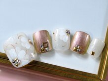 トータルビューティーアンドアズフローラ(Total Beauty & a`s Flora)/ホワイト×ゴールドフラワー