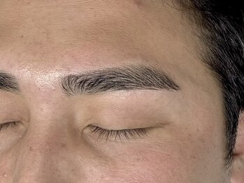 ティアラ(Tiara)の写真/【完全予約制】メンズ人気No,1アイブロウWAXで第一印象UP！好み/骨格に合わせた美眉スタイリングを提供♪