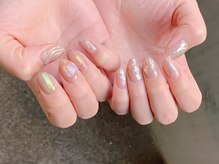 サニエプラス(Sagnier+)/ブラウンベージュのアシメネイル