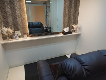 ビューステージ アイブロウサロン 船橋/清潔感があり落ち着いた空間です