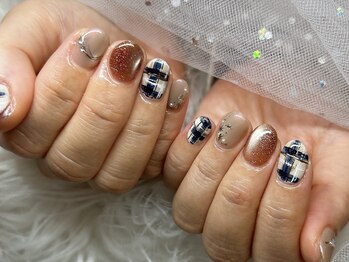 ワンハンドレッドプラス(100+)/チェックネイル