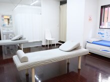 しまばし整骨院 千林分院の雰囲気（ゆったりした施術スペースでリラックスしていただける空間です。）