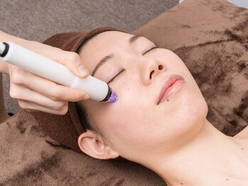 シャイニーシャイニー 金沢店(SHINY/SHINY)の写真/「ハイドロスキンムーヴ」6600円で毛穴洗浄/ニキビケア/韓国風美肌！瞬間小顔フェイシャル7700円も人気！