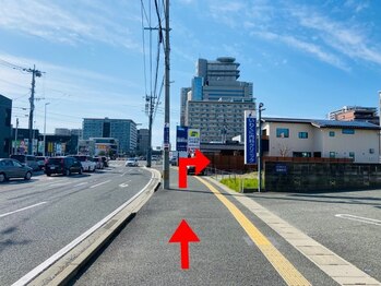 和音(WAON)/７．車一台しか通らない道を直進