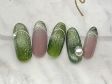 ターラ(Tara)/グリーンマグネットネイル