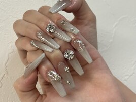 長さ出しとパーツで理想のネイル