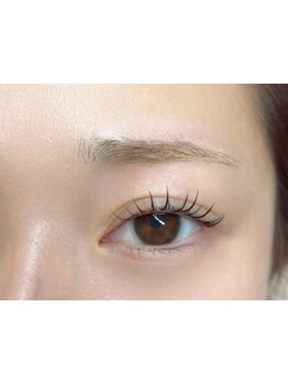 ナチュラル上品な目元にしたい