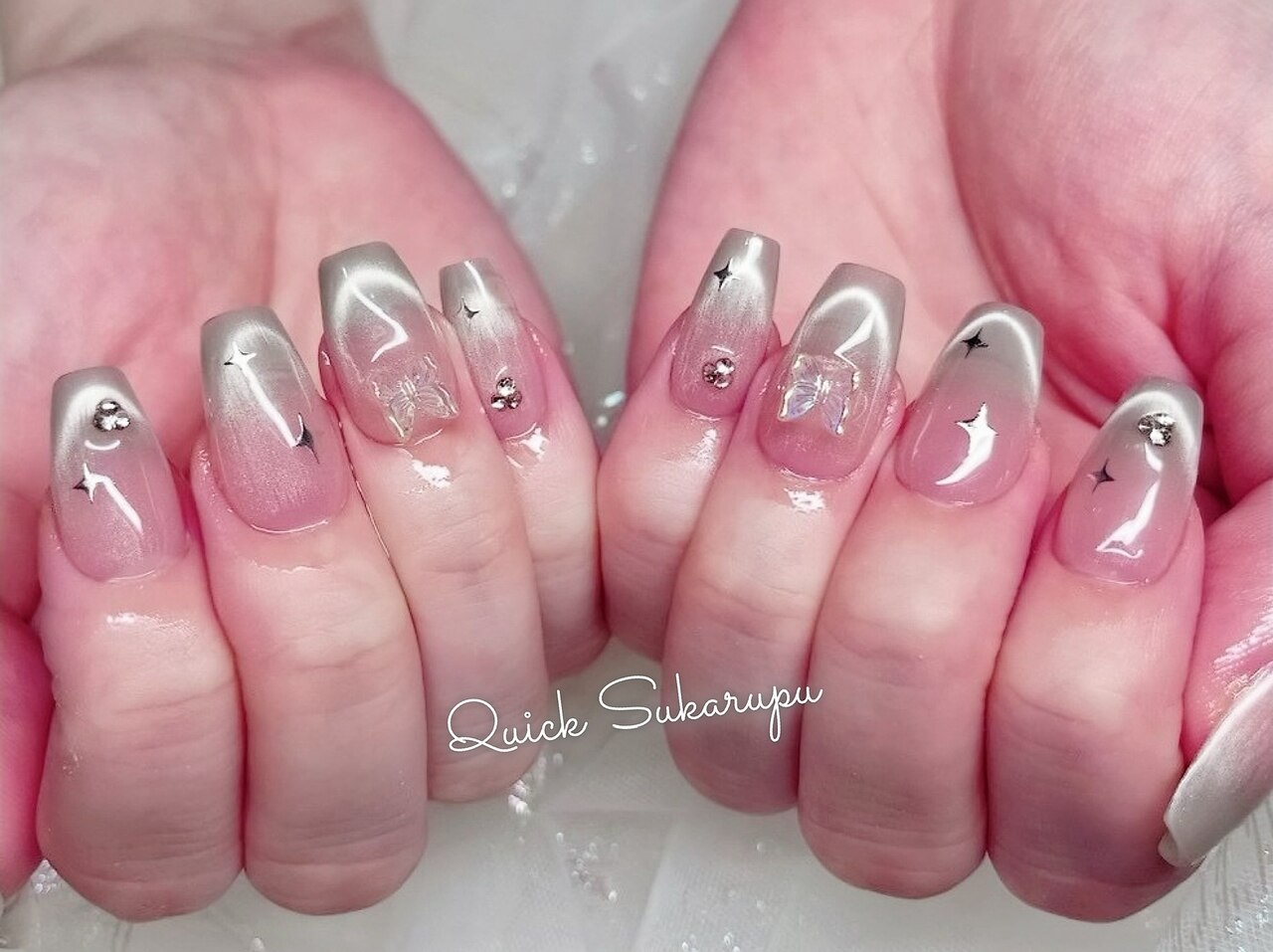2025年秋トレンド】シルバーのネイルデザイン集｜人気順｜237