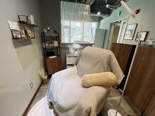 半個室空間で一対一の施術となります。納得いくまでご相談下さい