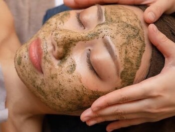 エイル バイ サロンリーナ(Eir by salon Lena)の写真/《国産ハーブ導入フェイシャル》でくすみ改善!!紫外線ケアは今のうちに♪更に【骨造コルゾウ】で最強小顔!!