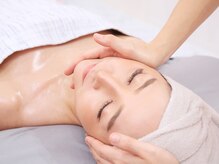 高い知識と経験値であなたの肌管理は当店にお任せください。 小顔/毛穴/ハーブピーリング/コルギ/ヘッド