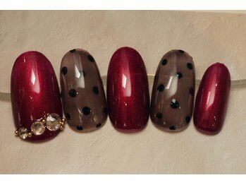 パスリー ネイルアンドケア(Parsley Nail&Care)/シックなレッドとドットネイル