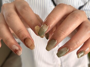 イル(i'llu)の写真/シンプルな中にもトレンドを取り入れたデザインが豊富♪爪の形や長さに合わせてデザインをご提案致します！