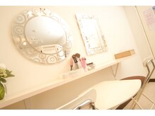 ヘアメイク エステサロン クラシカ(hairmake esthe salon clasika)の雰囲気（パウダースペースゆっくり使えます）