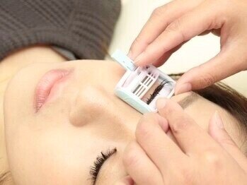 スワロ(Swallow)の写真/《特許取得済ビューラーでの新技術》◇ビューラー式新まつ毛パーマ！￥2750★スピ-ド施術で満足度◎