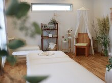 ルームドレ(room doree)の雰囲気（白を基調に、無垢の木の温もりを感じるナチュラルな癒し空間です）