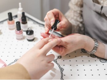 ネイルライフ(NailLife)の写真/【ジェルを使わない自爪育成】二枚爪、薄爪、キレイな爪の形にしたい…そんなお悩みを解決する人気のサロン