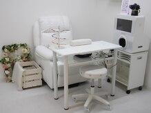 アフロディーテ(Aphrodite)/白を基調としたネイルブース♪