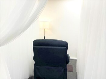 ビューステージ アイブロウサロン 天神/リラックスできる広い空間です♪