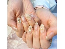 マシェリ(Ma cherie)/ぷっくりお花の春ベージュネイル