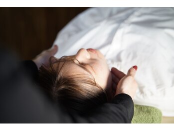 クマの冬眠 高知店/施術風景