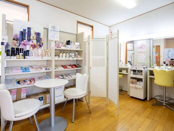 パルカ(Parca)/メイク、クロージングルーム