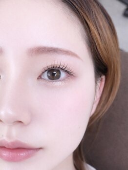 グランジュール(granjour)の写真/《ナチュラルに盛れる♪》ダメージを最小限に抑え、自まつ毛の長さを最大限に活かすまつげパーマ★