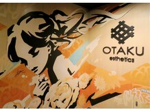 オタク(OTAKU)/入口には巨大なアート作品♪