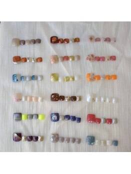 フットネイルもデザイン多数♪