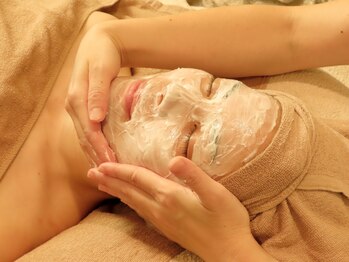 ミルーネ(milune)の写真/肌も心もふわっとほどける。首肩・頭部から整えるフェイシャルケアで、ホウレイ線・たるみにアプローチ