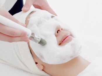 ハイケア グラン ギンザ(HYCARE GRAND GINZA)の写真/【大人の毛穴ケアに◎】毛穴の汚れ&ザラつきを徹底除去！ダメージを残さないプロの技で毛穴レス美肌へ