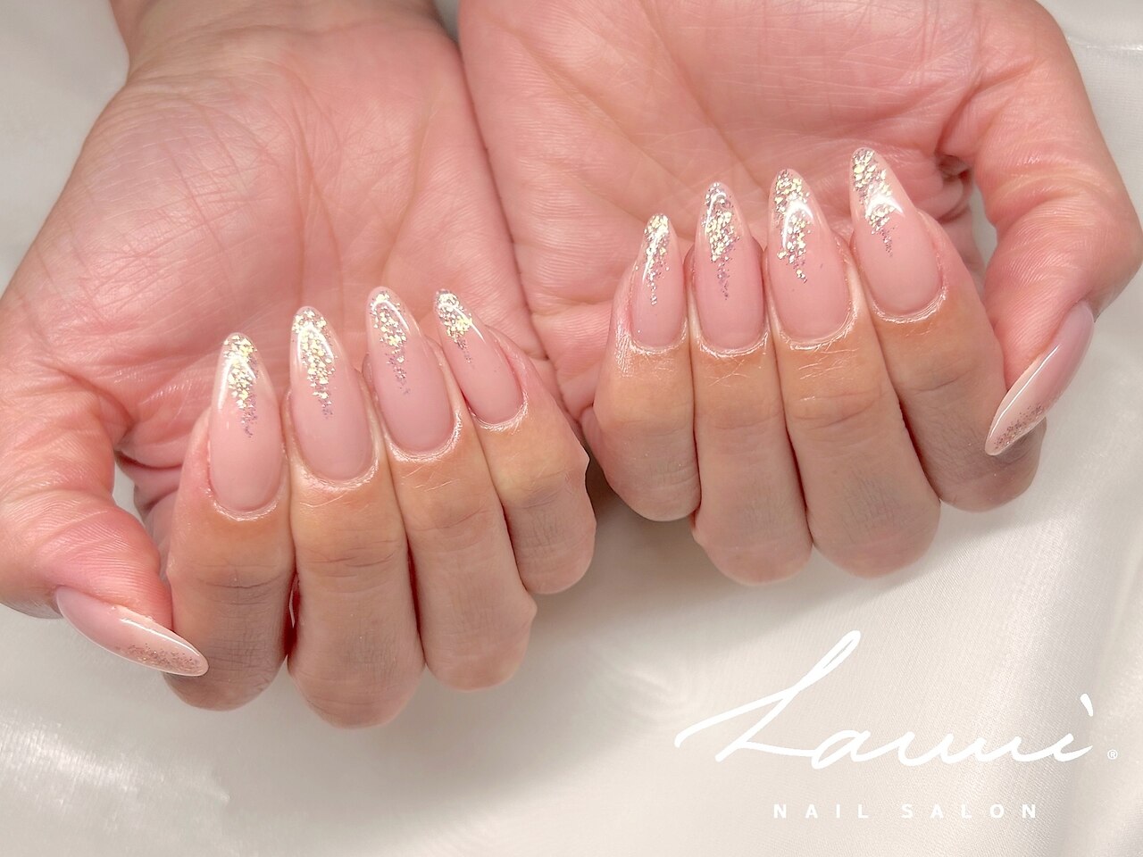 2026年冬トレンド】ラメグラデーション 夏のネイルデザイン集｜人気順