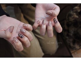 アート2本/ アニマルネイル