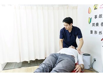長者町ビオス整骨院/施術中
