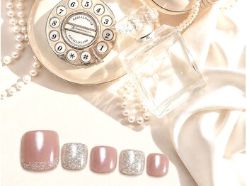 シエル ネイルズ(CIEL NAILS)の写真/大人可愛い×トレンド♪足元まで抜かりなくフットネイル