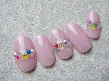 カトルナフ(quatre fois neuf)/カラフルビジューの大人ネイル