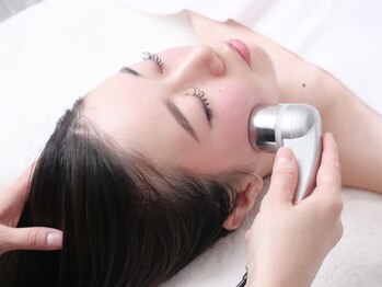 アキュセル ヨウコナース アンド 暢子美容鍼灸(Accu:Cell Youko nurse)の写真/電気穿孔(エレクトロポレーション)で美容成分を肌深部へ届ける最新フェイシャル!