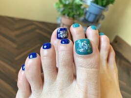 シェルパーツ煌めくフットネイル