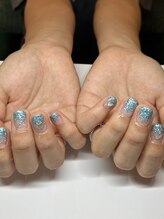 アヤネイルズ アンド アイラッシュ(AYA NAILZ.＆Eyelash)/夏っぽラメグラデ