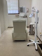 ホワイトニングショップ あおもり新町店/室内　半個室1