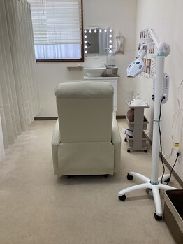 ホワイトニングショップ あおもり新町店/室内 半個室1