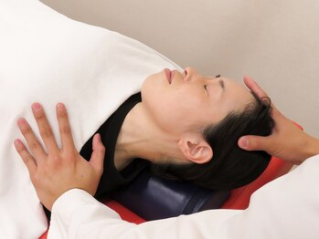 ほねつぎ入野はりきゅう接骨院/施術風景【猫背矯正】