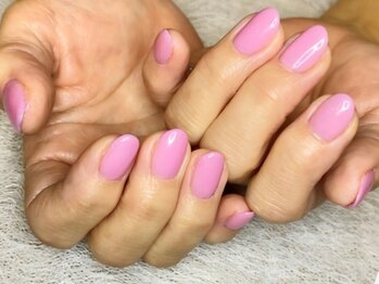 ナイズネイル(Ny's Nail)の写真/【シンプルだからこそ際立つ技術力】ケアとフォルムにこだわった施術でネイルが映える美しい指先に☆