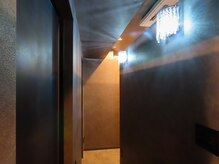 リスブラン 銀座新富町店/個室につながる静かな廊下