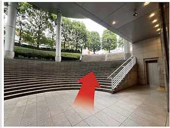 ルーツ 世田谷用賀院(Roots)/階段を上ります。