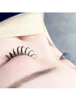 ムーア(Muuua)の写真/まつ毛の状態を考慮した施術で、モチの良さを実感!ベテランアイリストが丁寧にお目元を仕上げます◎