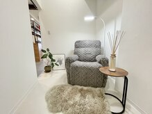 ジーニー(GeeNY)の雰囲気（美容室GeeNY内の個室になります。店前に駐車場あり）