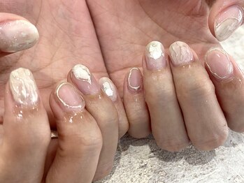 プリズム(PRISM)/ジェルネイル白ニュアンスネイル