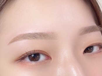 ルミシアトウキョウ 福岡博多駅前店(LUMICIA. TOKYO)の写真/《美眉スタイリングアイブロウWAX+間引き+眉毛メイク¥4700》人気眉毛専門店だからできる技術で美眉に[博多]