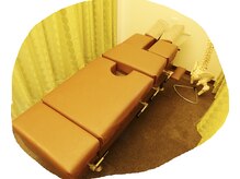 プラムの雰囲気（身体に負担の少ない専用のベッドで骨盤の調整をします）